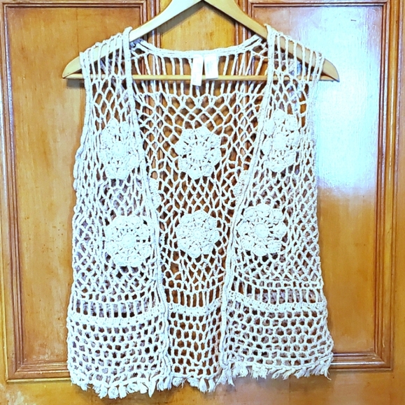 Forever 21 Tops - Medallion Crochet Vest Size S Forever 21 Flawless